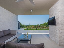 Wonderful Villa With Swimming Pool and Wellness