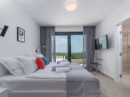 Wonderful Villa With Swimming Pool and Wellness
