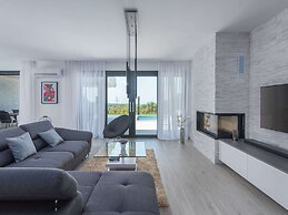 Wonderful Villa With Swimming Pool and Wellness