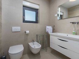 Wonderful Villa With Swimming Pool and Wellness