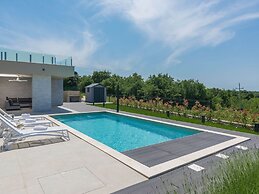 Wonderful Villa With Swimming Pool and Wellness