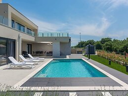 Wonderful Villa With Swimming Pool and Wellness