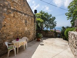 Studio Maro - Studio Apartment With Terrace