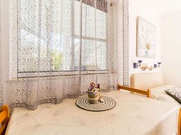 Studio Maro - Studio Apartment With Terrace