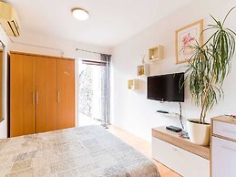 Studio Maro - Studio Apartment With Terrace
