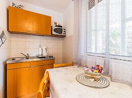 Studio Maro - Studio Apartment With Terrace