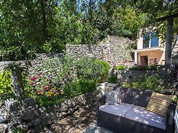 Studio Maro - Studio Apartment With Terrace