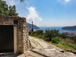 Studio Maro - Studio Apartment With Terrace