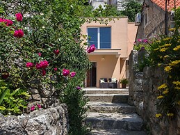 Studio Maro - Studio Apartment With Terrace