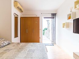 Studio Maro - Studio Apartment With Terrace