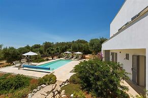 661 Villa con Piscina e Vista Panoramica a Ostuni