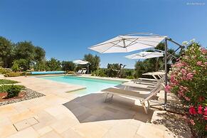 661 Villa con Piscina e Vista Panoramica a Ostuni