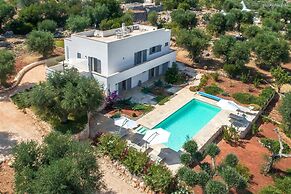 661 Villa con Piscina e Vista Panoramica a Ostuni