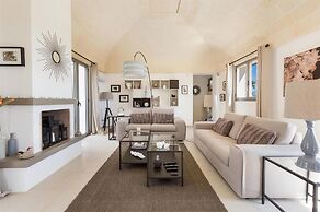 661 Villa con Piscina e Vista Panoramica a Ostuni