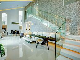 Villa in Tragaki With Pool