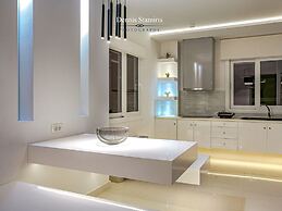 Villa in Tragaki With Pool