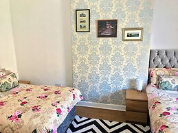 Stunning 3-bed Apartment in Edinburgh