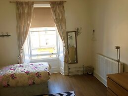 Stunning 3-bed Apartment in Edinburgh