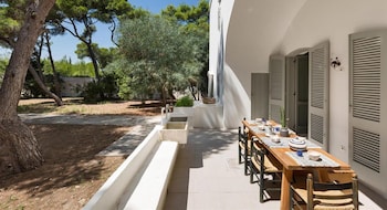 1675 Masseria Villa in Torre Specchia Ruggeri