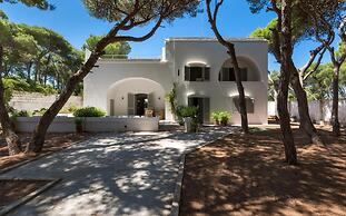 1675 Masseria Villa in Torre Specchia Ruggeri