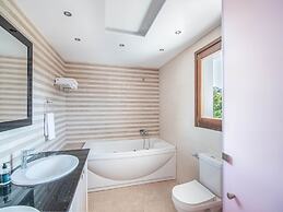 Inviting Villa in Anavissos With Communal Pool