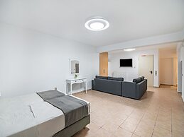 Inviting Villa in Anavissos With Communal Pool