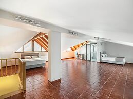 Inviting Villa in Anavissos With Communal Pool