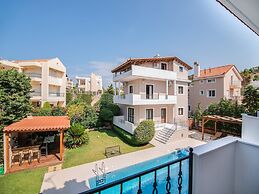 Inviting Villa in Anavissos With Communal Pool