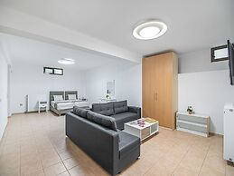 Inviting Villa in Anavissos With Communal Pool