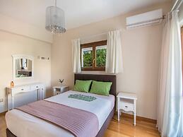 Inviting Villa in Anavissos With Communal Pool