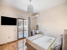 Inviting Villa in Anavissos With Communal Pool