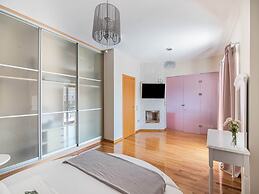 Inviting Villa in Anavissos With Communal Pool