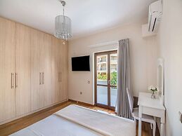 Inviting Villa in Anavissos With Communal Pool