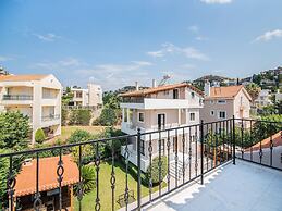 Inviting Villa in Anavissos With Communal Pool