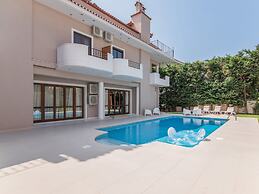 Inviting Villa in Anavissos With Communal Pool