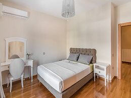 Inviting Villa in Anavissos With Communal Pool