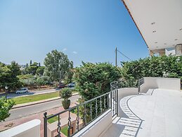 Inviting Villa in Anavissos With Communal Pool