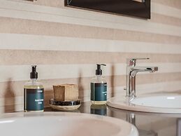 Inviting Villa in Anavissos With Communal Pool