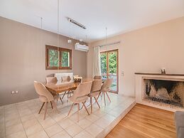 Inviting Villa in Anavissos With Communal Pool