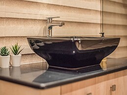 Inviting Villa in Anavissos With Communal Pool