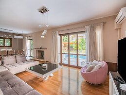 Inviting Villa in Anavissos With Communal Pool