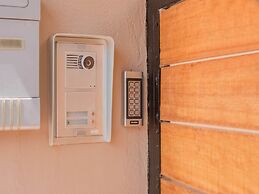 Inviting Villa in Anavissos With Communal Pool