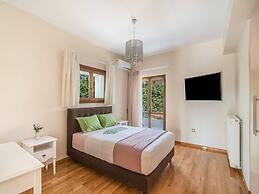 Inviting Villa in Anavissos With Communal Pool