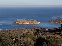 Mesmerising Villa in Plaka Elounda With Pool