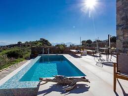 Mesmerising Villa in Plaka Elounda With Pool