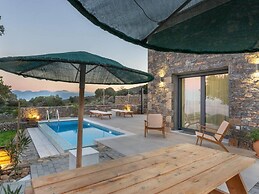 Mesmerising Villa in Plaka Elounda With Pool
