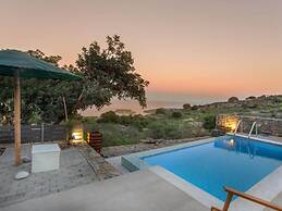 Mesmerising Villa in Plaka Elounda With Pool