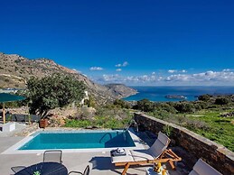Mesmerising Villa in Plaka Elounda With Pool