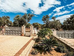 Villa in Adelianos Kampos With Pool