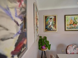 Home With Swimming Pool & Outdoor Kitchen